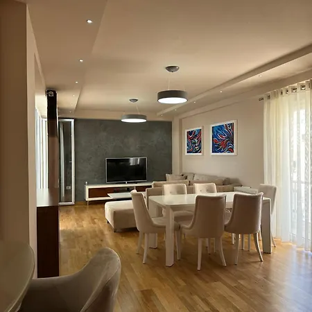 White Atrium Deluxe شقة ساراندا